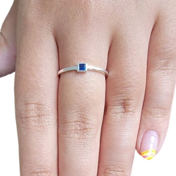 NWOT Dainty Stackable Sterling Silver Cube Blue Sapphire Ring Size 8 - Picture 14 of 16